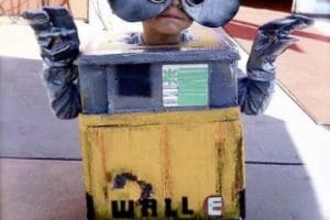 trajes de material reciclado para niños robot
