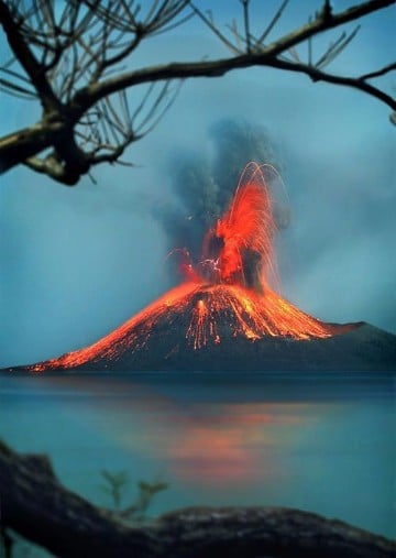 imagenes de volcanes en erupcion en el mar