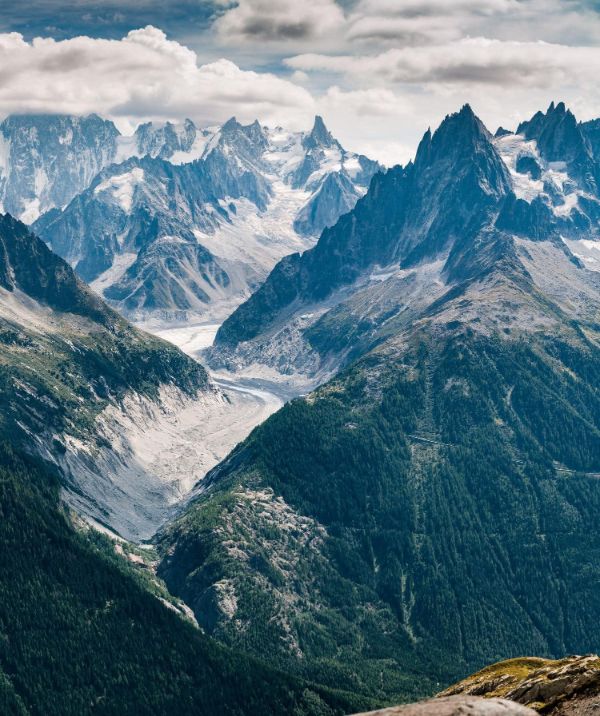 imagenes de paisajes con montañas toma aerea