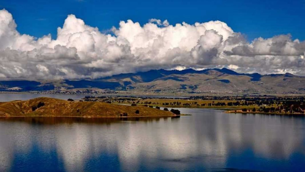 imagenes de lagos y montañas titicaca