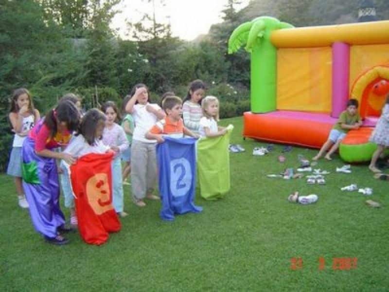 actividades para fiestas infantiles carrera de costales