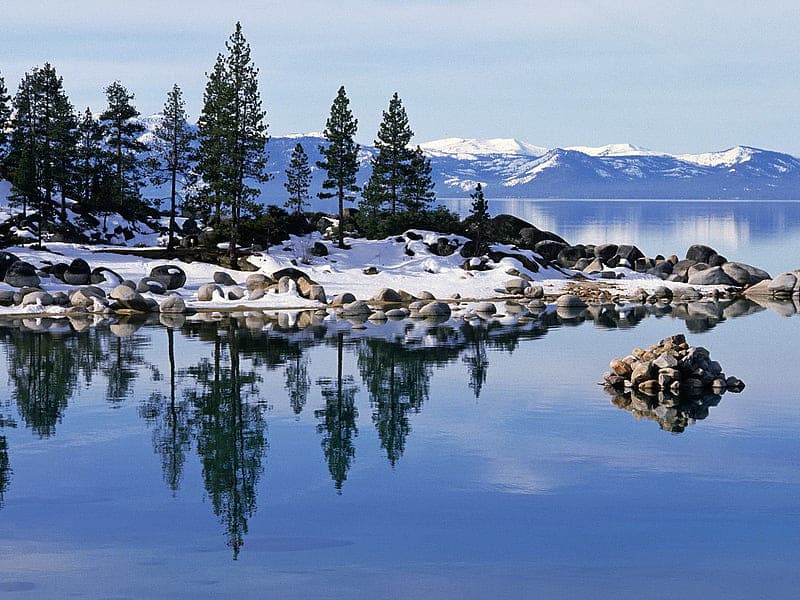 fotos de paisaje de playa frias lake tahoe en invierno